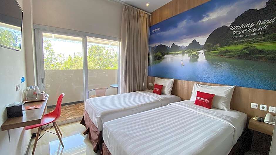 Front One Hotel Airport Solo