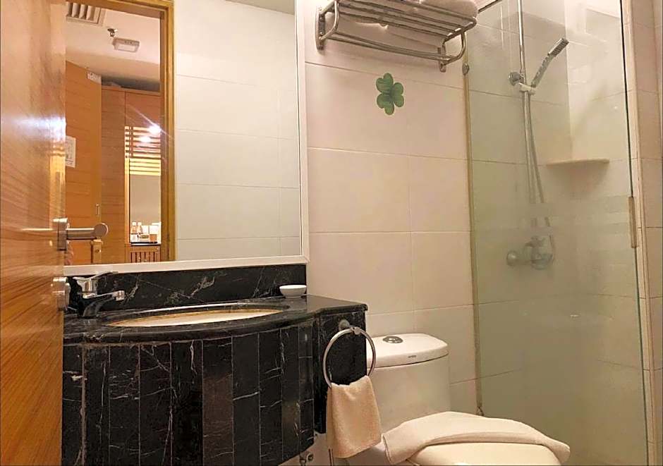 Crown Garden Hotel