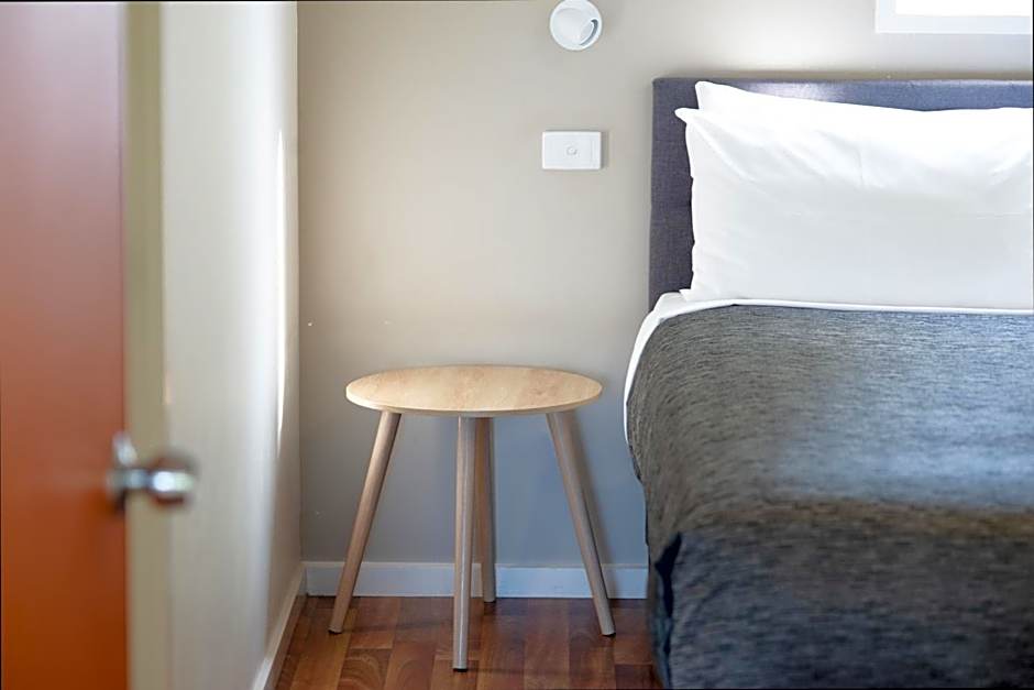 Photo 1 of 5 of Deluxe 1 Queen Bed