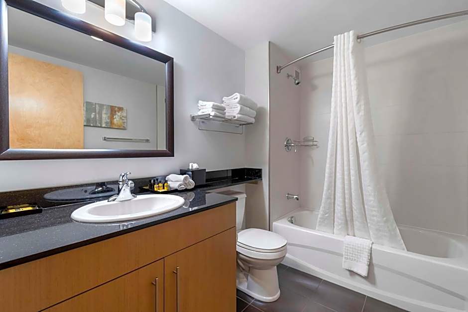 Best Western Plus Airport Inn & Suites