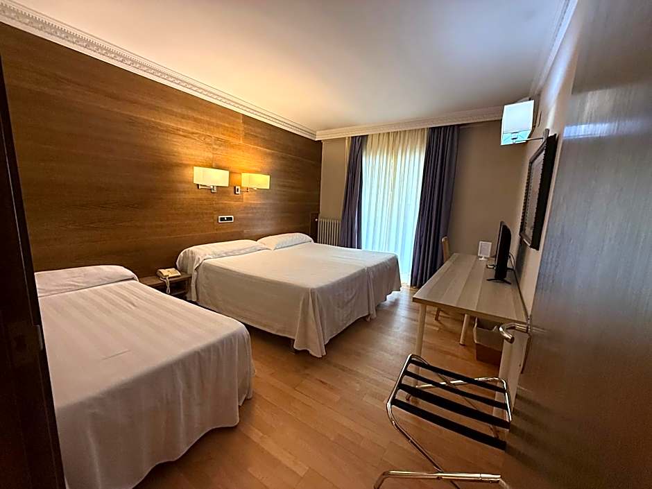 Photo 1 of 4 of Triple Room