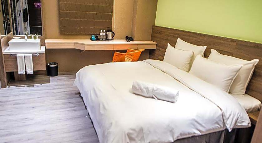 Six Fukun Hotel