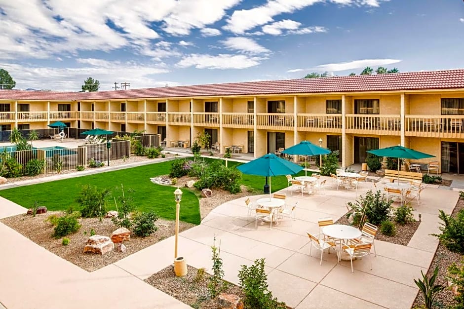 La Quinta Inn & Suites by Wyndham Tucson East