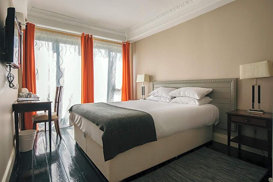 Royal Hotel, Bar & Grill