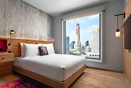 Queen Room with City View