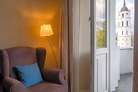 One-Bedroom King Suite with Balcony