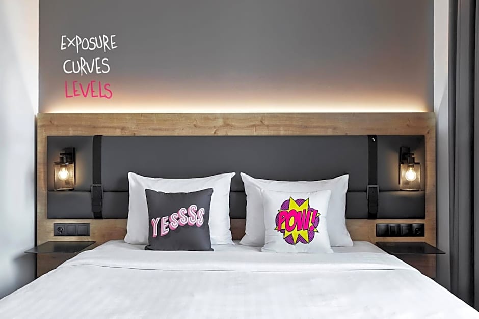 Photo 1 of 11 of Standard 1 Queen Bed Guestroom