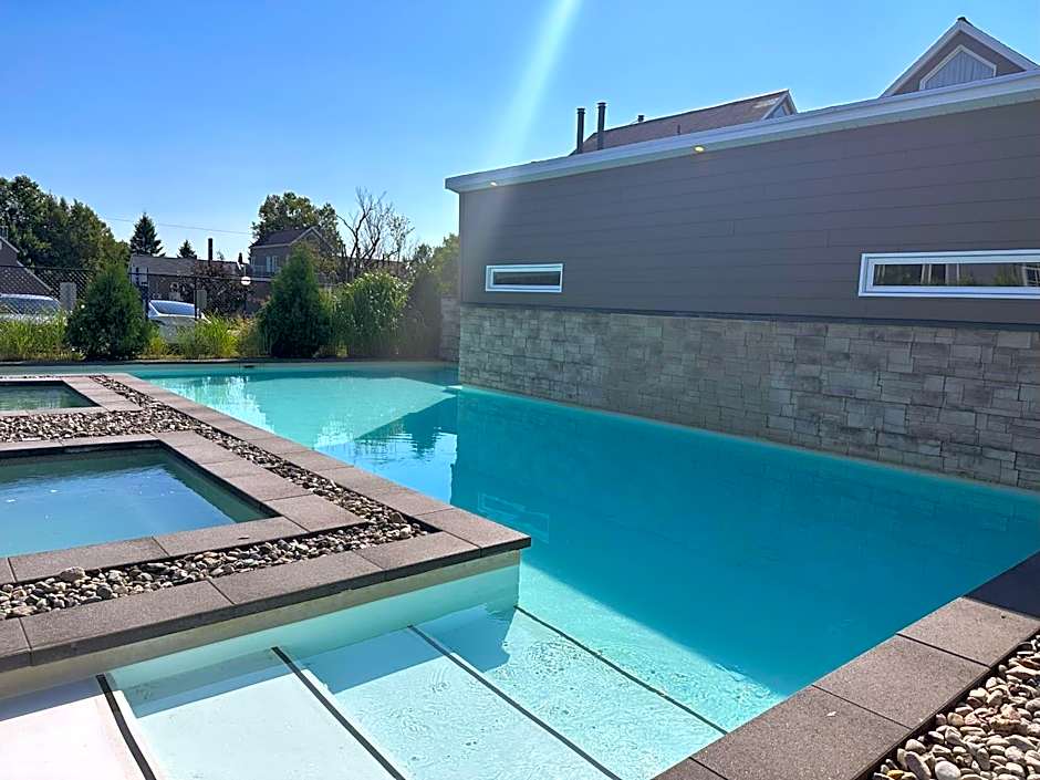 Condos Vacances MSA - incluant piscine et spas extérieurs chauffés à L'ANNÉE!!