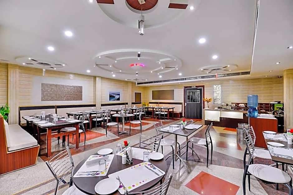 OYO 5539 Merit Hotel                                                                        