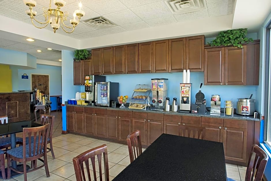 Days Inn by Wyndham Richmond Hill/Savannah