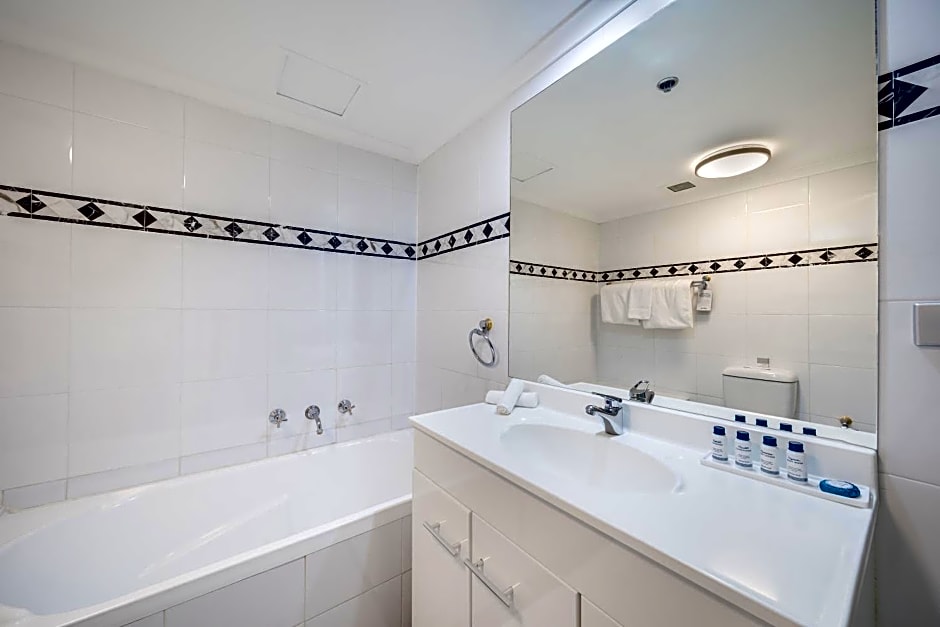 Oaks Sydney Castlereagh Suites