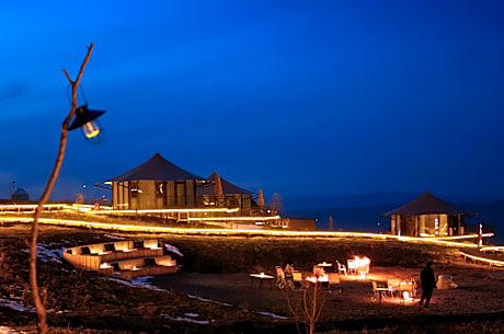 Vue Hotel Xinjiang Blossom Camp Karajun