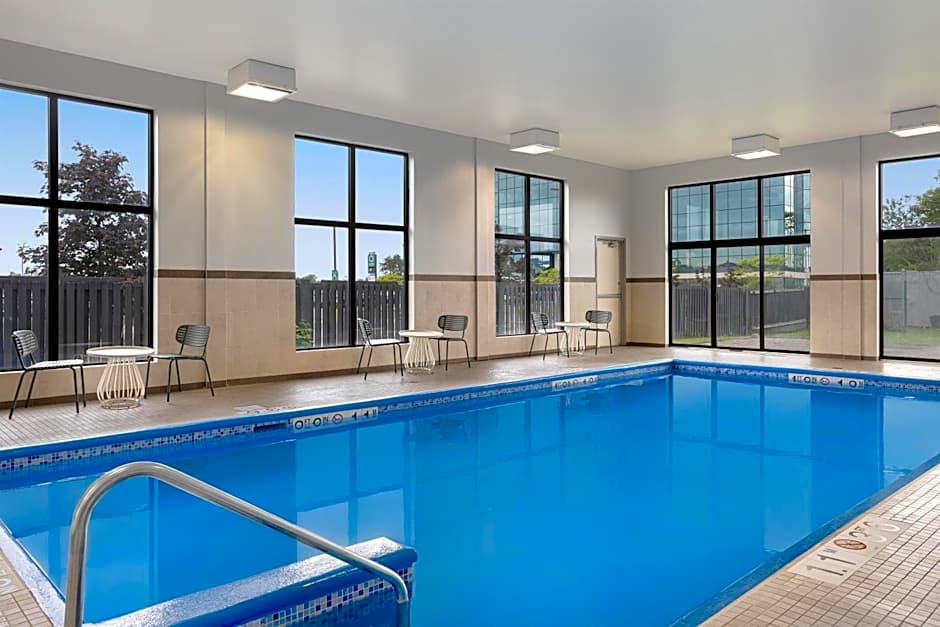 Spark by Hilton Montreal Brossard