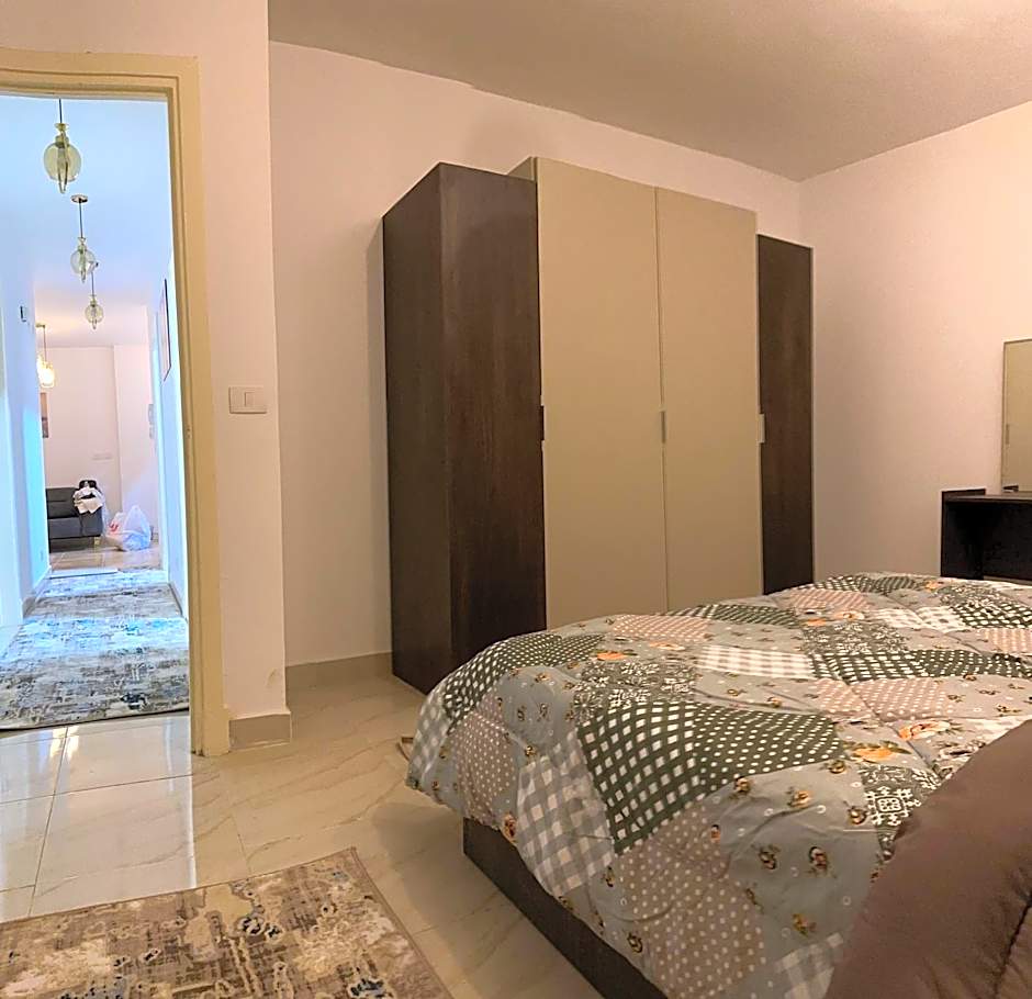 شقه فندقيه فرش جديد مكيفه بالكامل بمدينتي