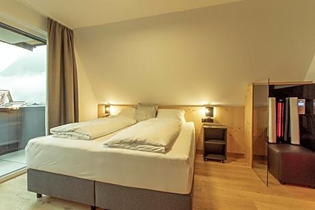 Apartment with Mountain View