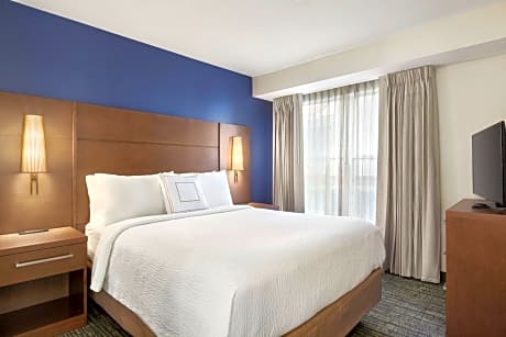 Two-Bedroom Queen Suite