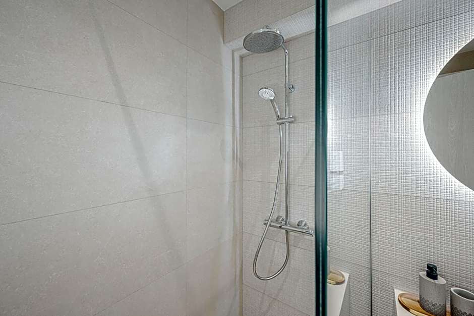 Palm Tree Beach Suites, by ZanteWize