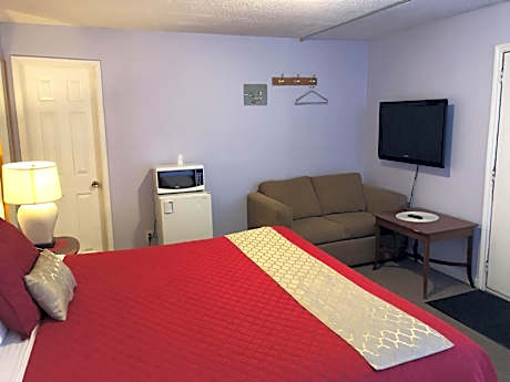 Honeymoon Suite with Hot Tub