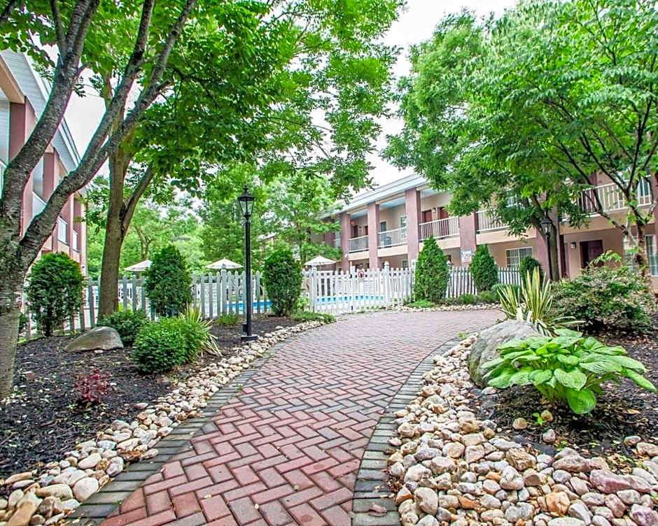 Clarion Hotel Palmer Inn