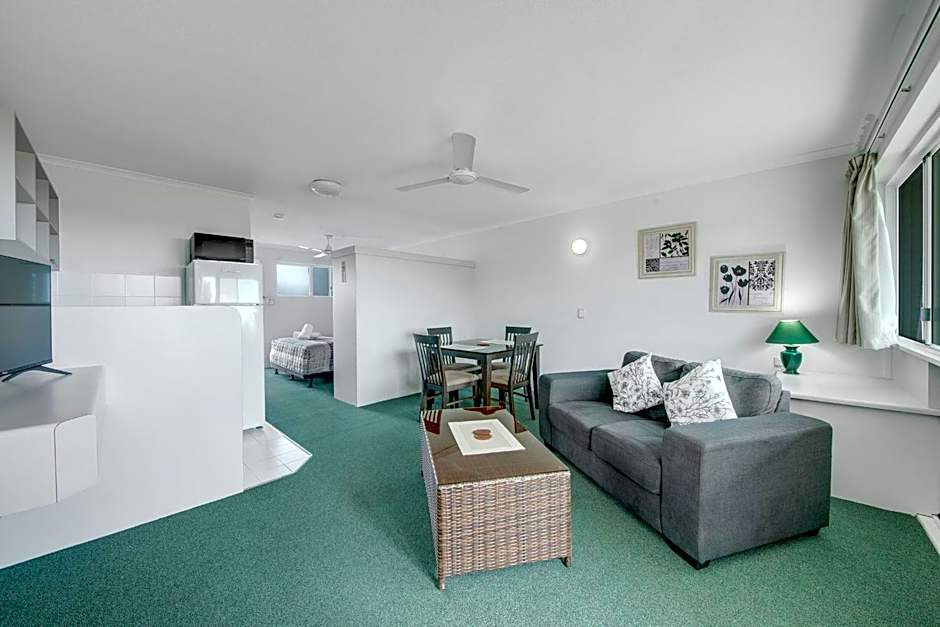 Reef Adventureland Motel