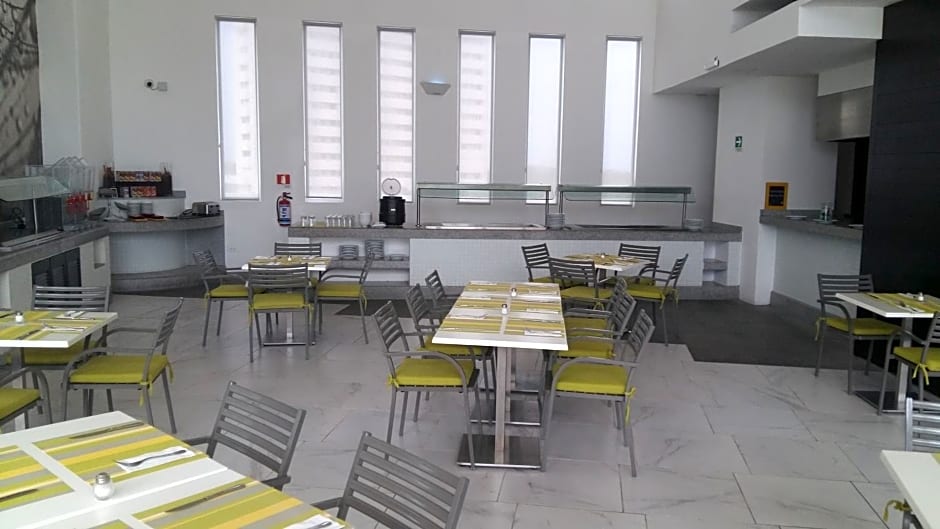 Krystal Urban Cancun-Malecon