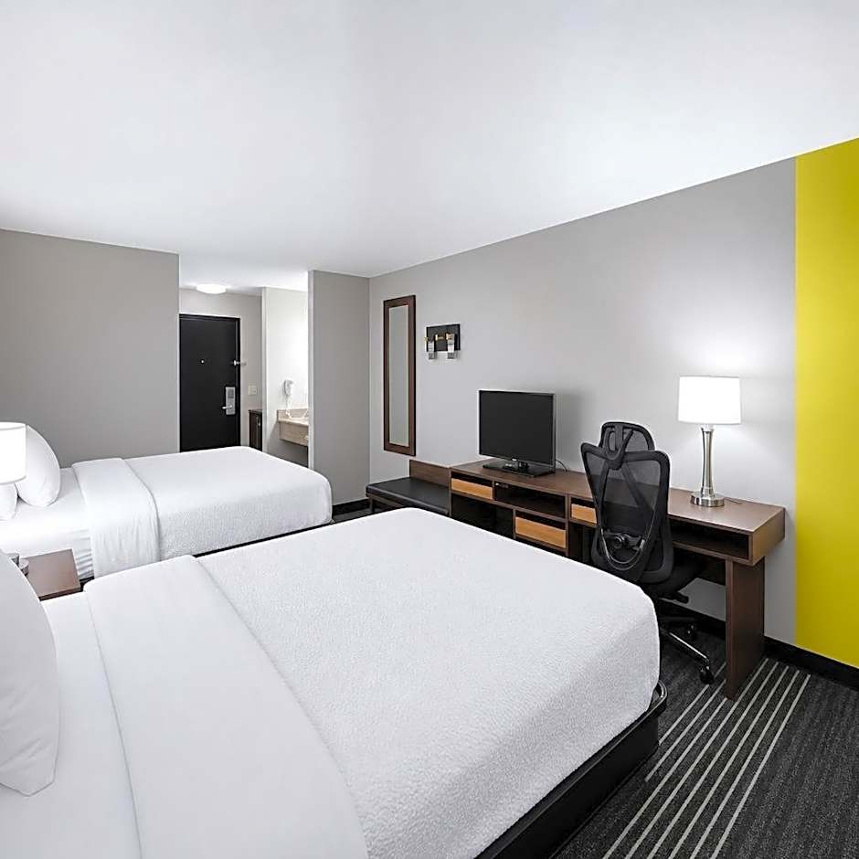 Super 8 by Wyndham Salina I-70