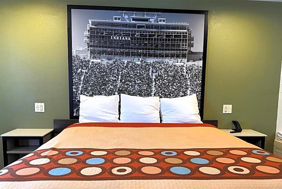 Super 8 by Wyndham Frankfort IN