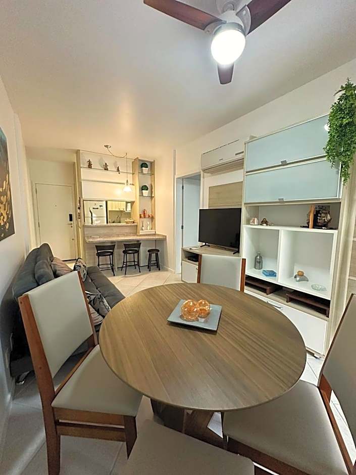 Relaxing Ingleses Beach Apartment