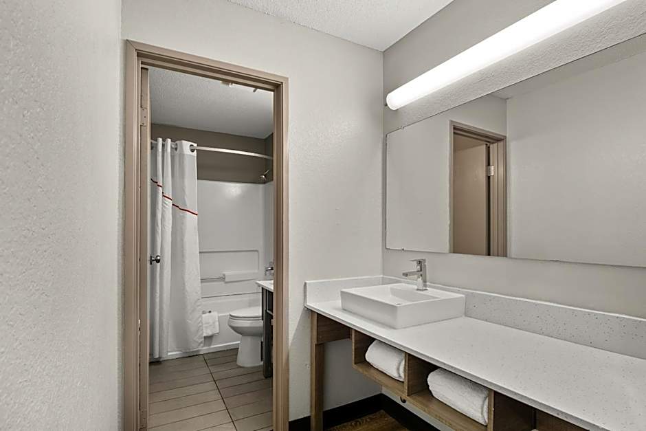 Red Roof Plus Belleville