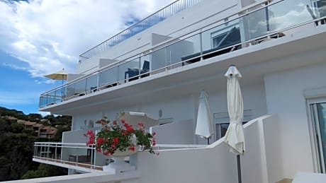 Double or Twin Room with Terrace - Sea View