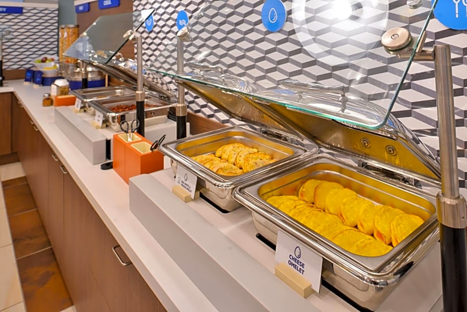 Holiday Inn Express Hotel & Suites Maryville, an IHG Hotel