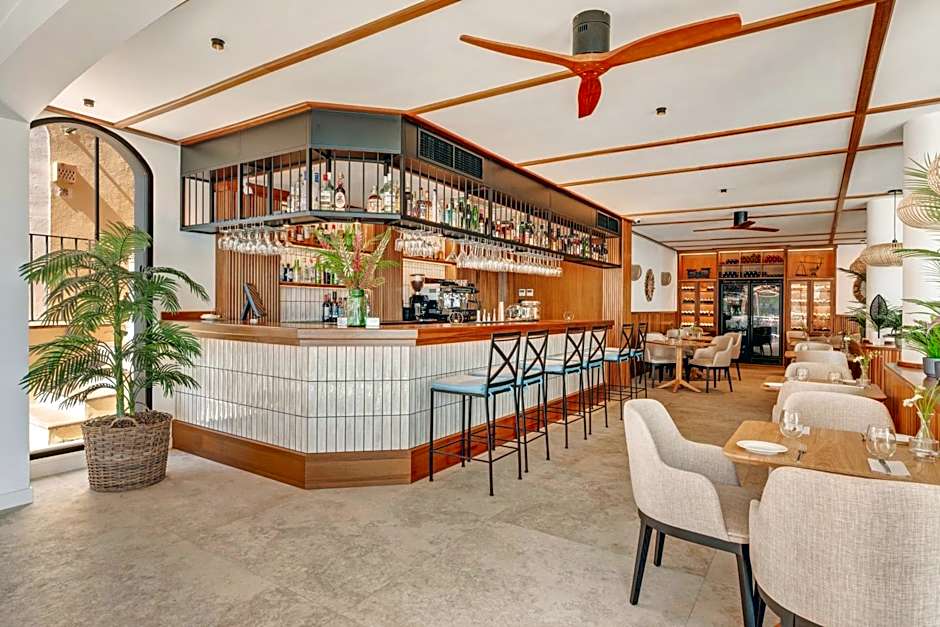 Bahia Camp de Mar Suites