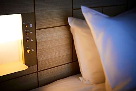 Standard Twin - Smoking