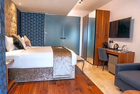 Junior Suite with Balcony