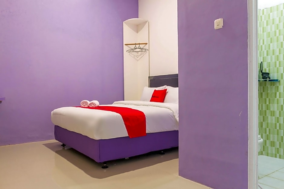 RedDoorz Plus @ Tuparev Cirebon 2.