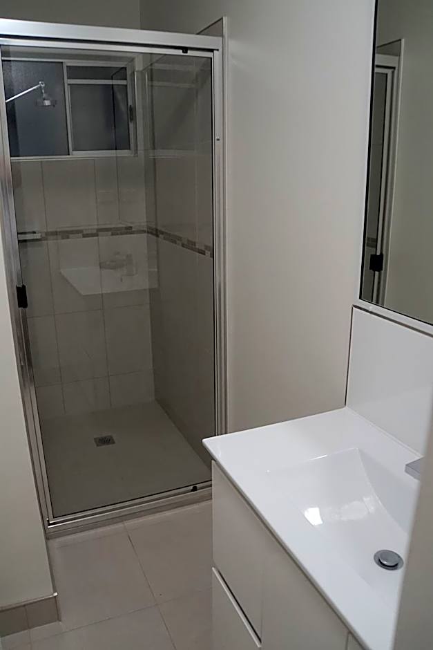 Airlie Seaview Apartments