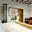 Room & Vespa Suite 1