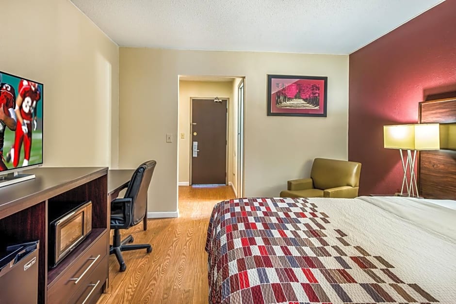 Red Roof Inn & Suites Wapakoneta