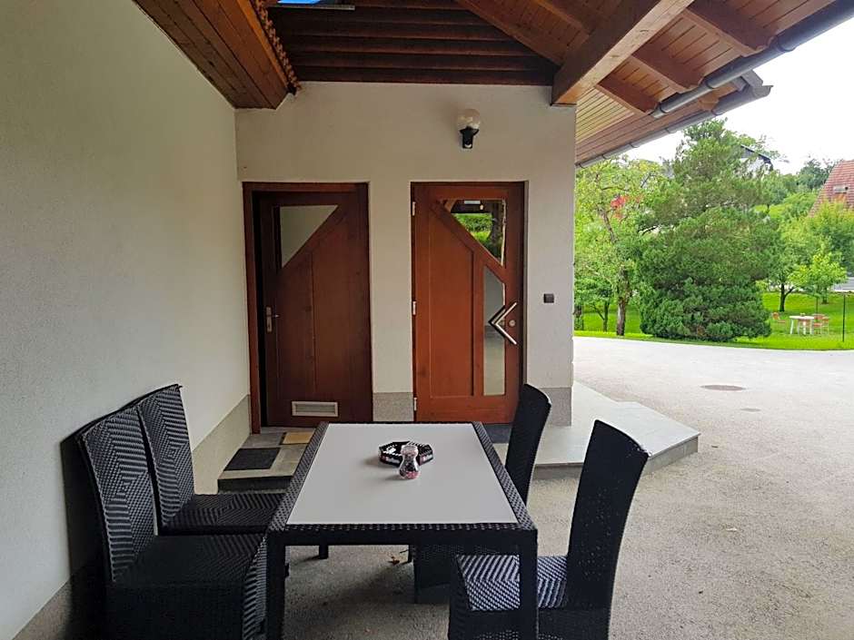 Domačija Vodnik & Apartments