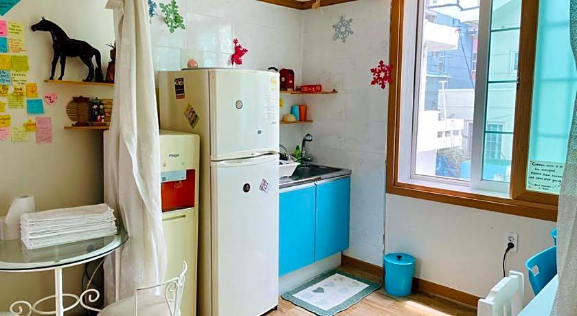 Backpackers In Yeosu