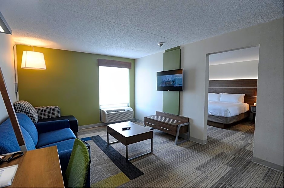 Holiday Inn Express & Suites TORONTO AIRPORT WEST