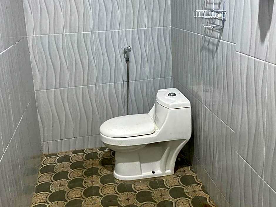 RedDoorz at Hotel Ermashta Jayapura