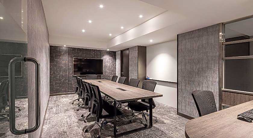 Lakeshore Hotel Metropolis