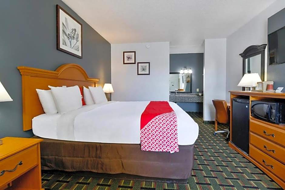 OYO Hotel Twin Lake- Lake Park Valdosta area