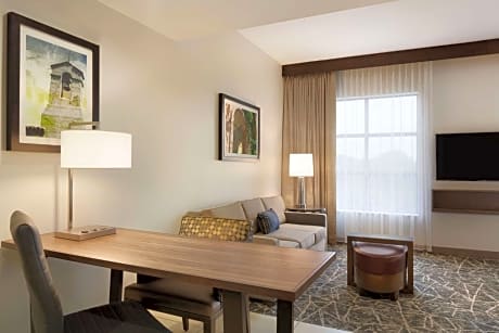 King Studio Suite with Roll-in Shower - Mobility Access