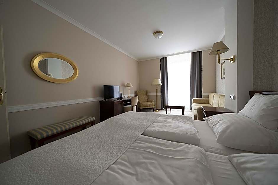 Hotel Embassy