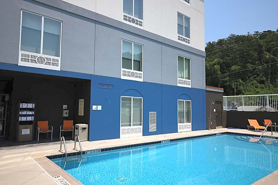 Holiday Inn Express & Suites Caryville By IHG