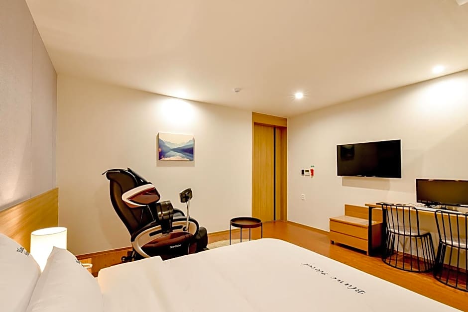 Blanc Business Hotel