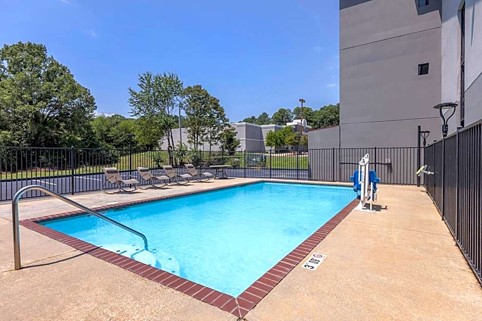 Red Roof Inn & Suites Clinton, MS