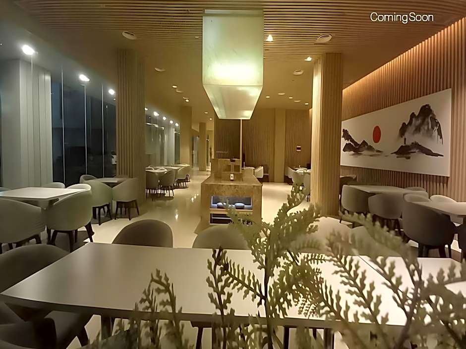 Louis Kienne Cikarang Hotel & Service Apartment 